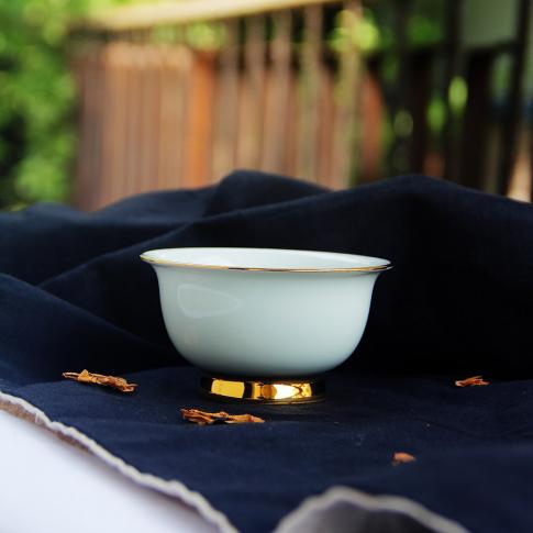 全手工(gong)青釉金鑲玉小(xiǎo)茶碗