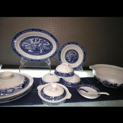 32頭釉中(zhong)彩古(gu)典園林蓮花(huā)中(zhong)餐具(ju)