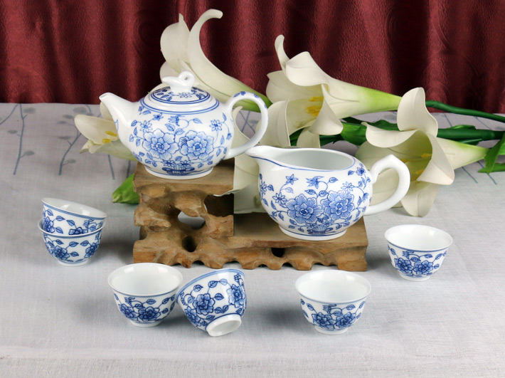 8頭手繪青花(huā)工(gong)夫茶具(ju)國(guo)色天香