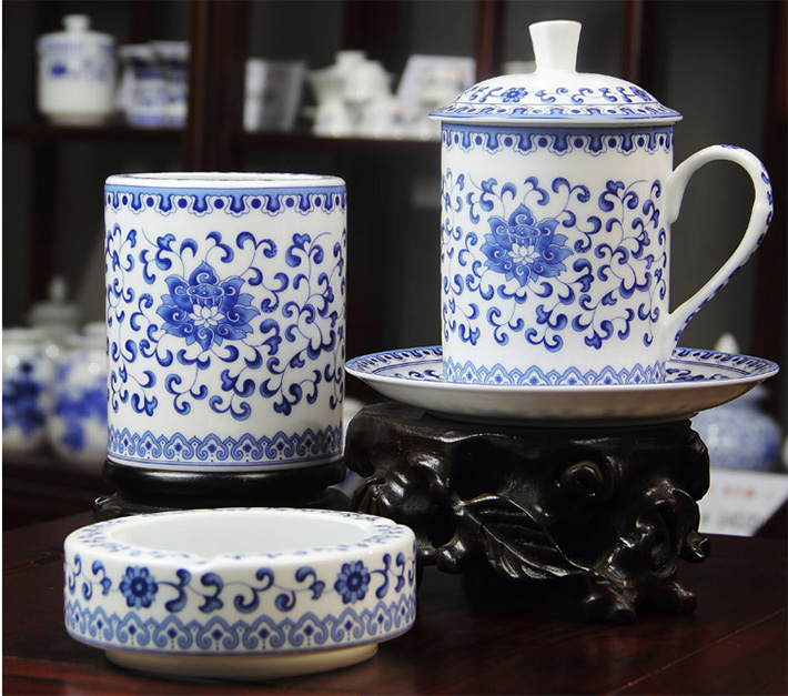 4頭辦(bàn)公(gōng)文(wén)具(ju)青花(huā)滿蓮