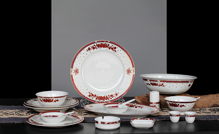 56頭中(zhong)餐具(ju)紅(hong)金茶花(huā)