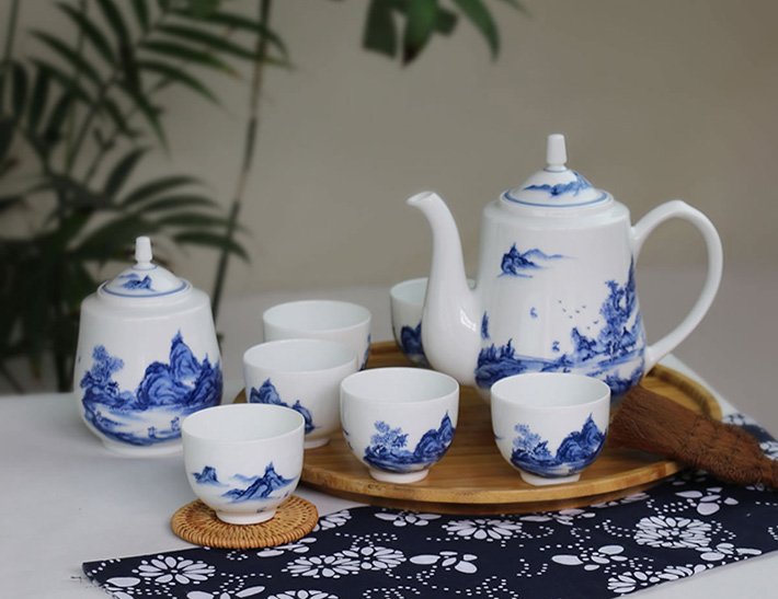 8頭手繪青花(huā)綠茶具(ju)山(shān)高(gao)水長(zhang)