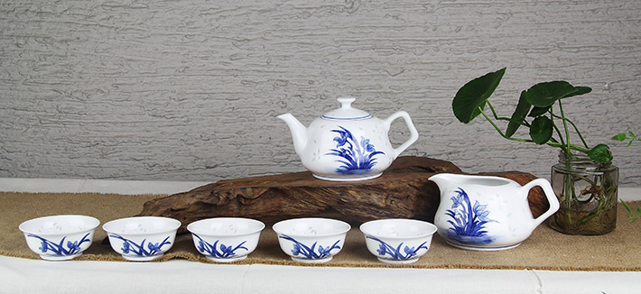 8頭玲珑半刀(dāo)泥青花(huā)工(gong)夫茶具(ju)蘭花(huā)