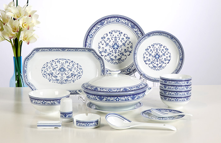 58頭青花(huā)碩果中(zhong)餐具(ju)