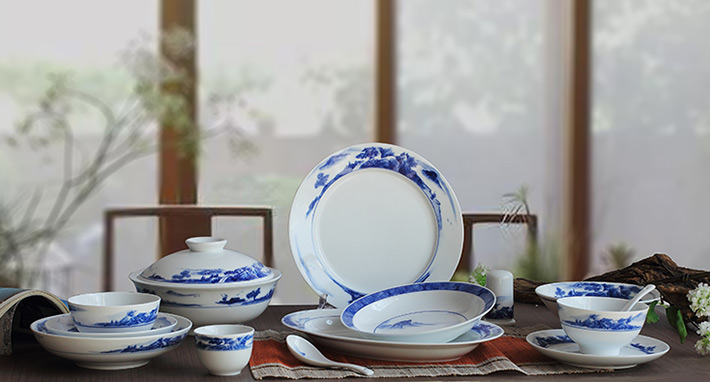 56頭釉下彩中(zhong)餐具(ju)山(shān)水