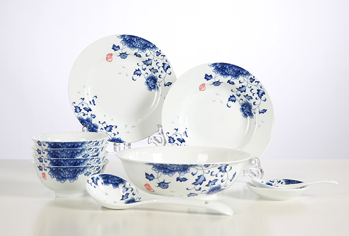 26頭國(guo)色天姿中(zhong)餐具(ju)