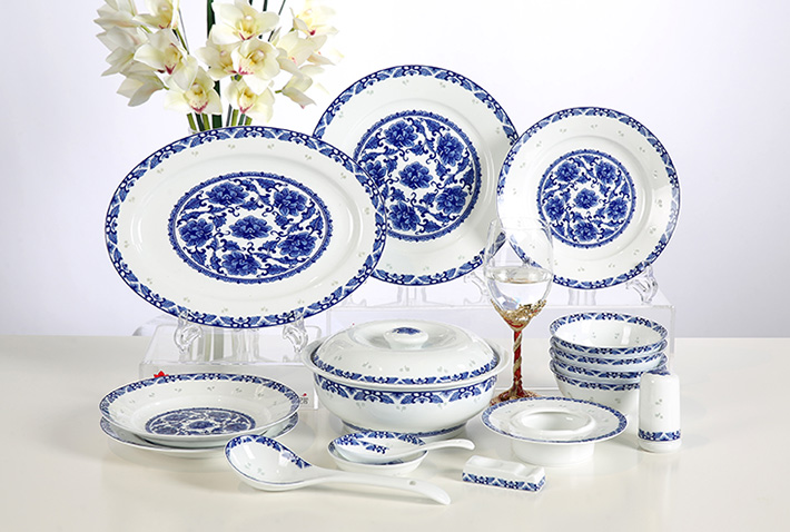 56頭青花(huā)玲珑花(huā)卉中(zhong)餐具(ju)