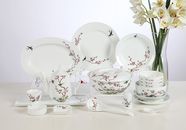 70頭琺琅彩中(zhong)餐具(ju)最春光