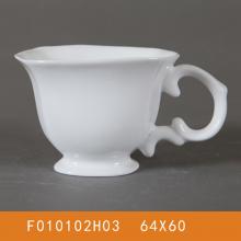 方(fang)水杯