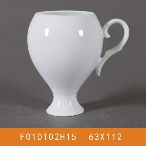 高(gao)腳茶杯