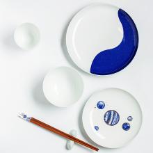 4頭仰望星空中(zhong)餐具(ju)