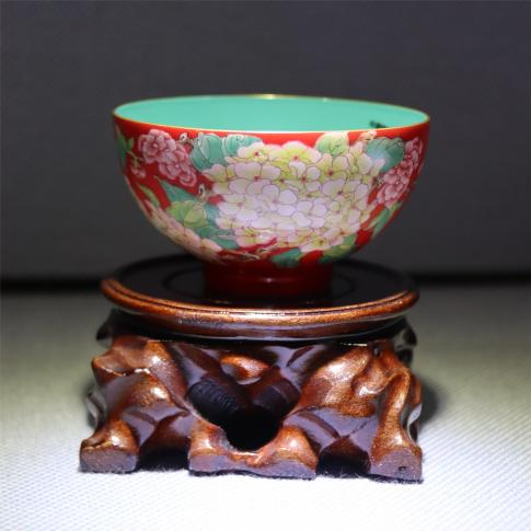 1頭手繪工(gong)筆(bǐ)琺琅彩錦繡前(qian)程(cheng)中(zhong)國(guo)紅(hong)主(zhu)人(ren)杯