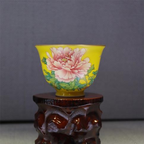 1頭手繪釉上牡丹富(fu)貴黃釉長(zhang)春主(zhu)人(ren)杯