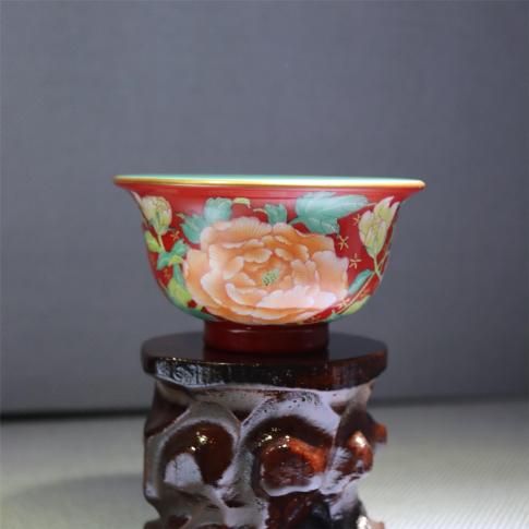 1頭手繪釉上仿康熙牡丹中(zhong)國(guo)紅(hong)主(zhu)人(ren)杯