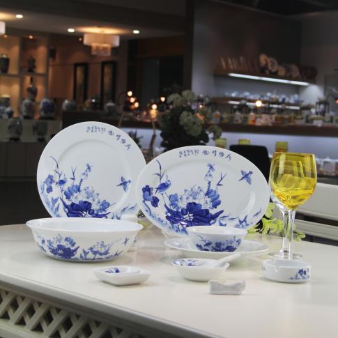 56頭荷塘情趣中(zhong)餐具(ju)