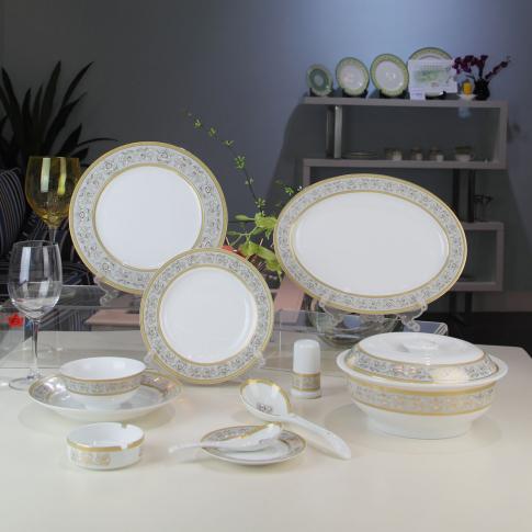 56頭相見歡中(zhong)餐具(ju)
