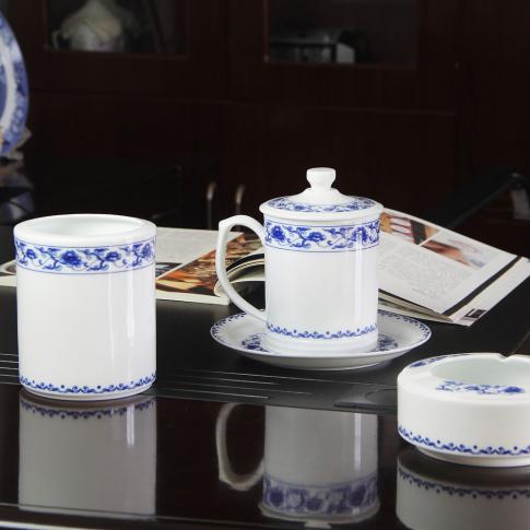 4頭釉中(zhong)青花(huā)牡丹國(guo)博雙層杯文(wén)具(ju)(中(zhong)國(guo)夢)