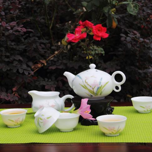 8頭釉下五彩蘭花(huā)茶具(ju)