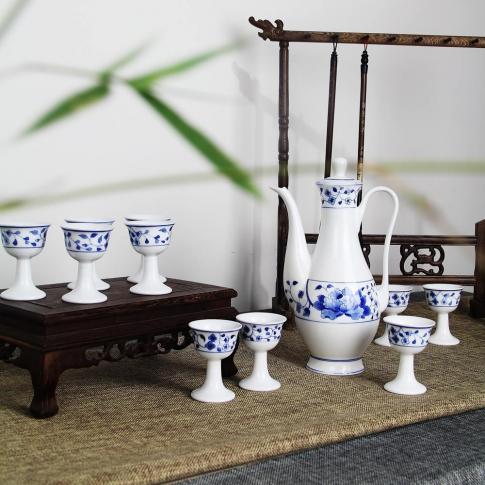 11頭手繪青花(huā)花(huā)滿園酒具(ju)