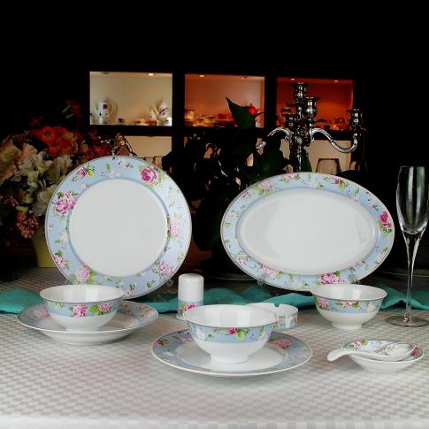 56頭香山(shān)天空中(zhong)餐具(ju)