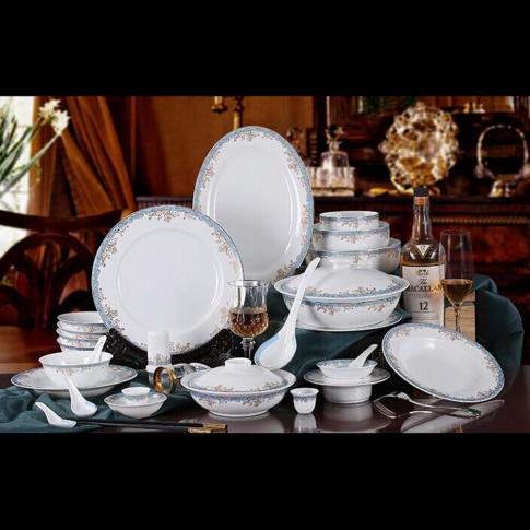 62頭碧海藍天中(zhong)餐具(ju)